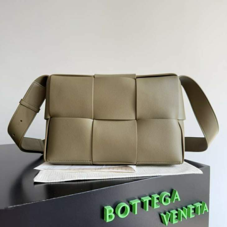 Picture of Bottega Veneta Handbags _SKUfw202999814fw
